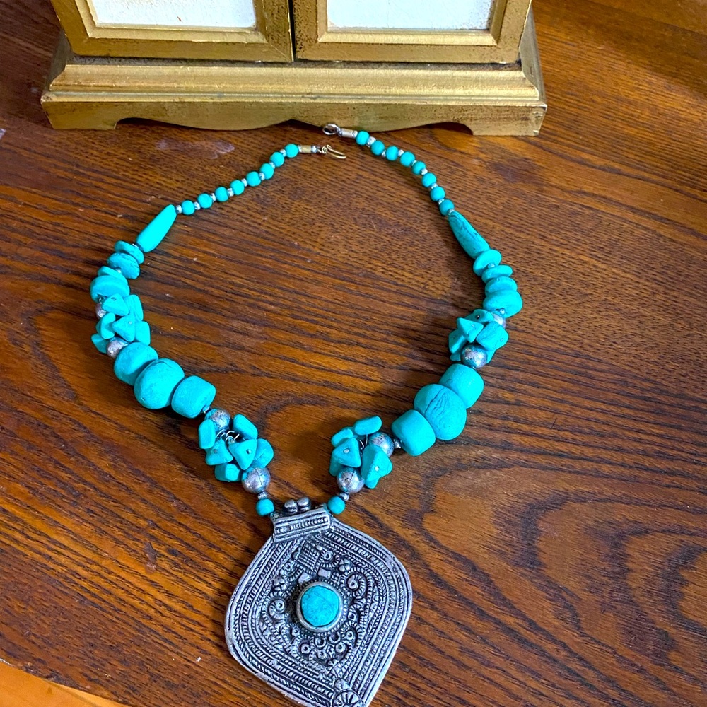 Chunky turquoise necklace